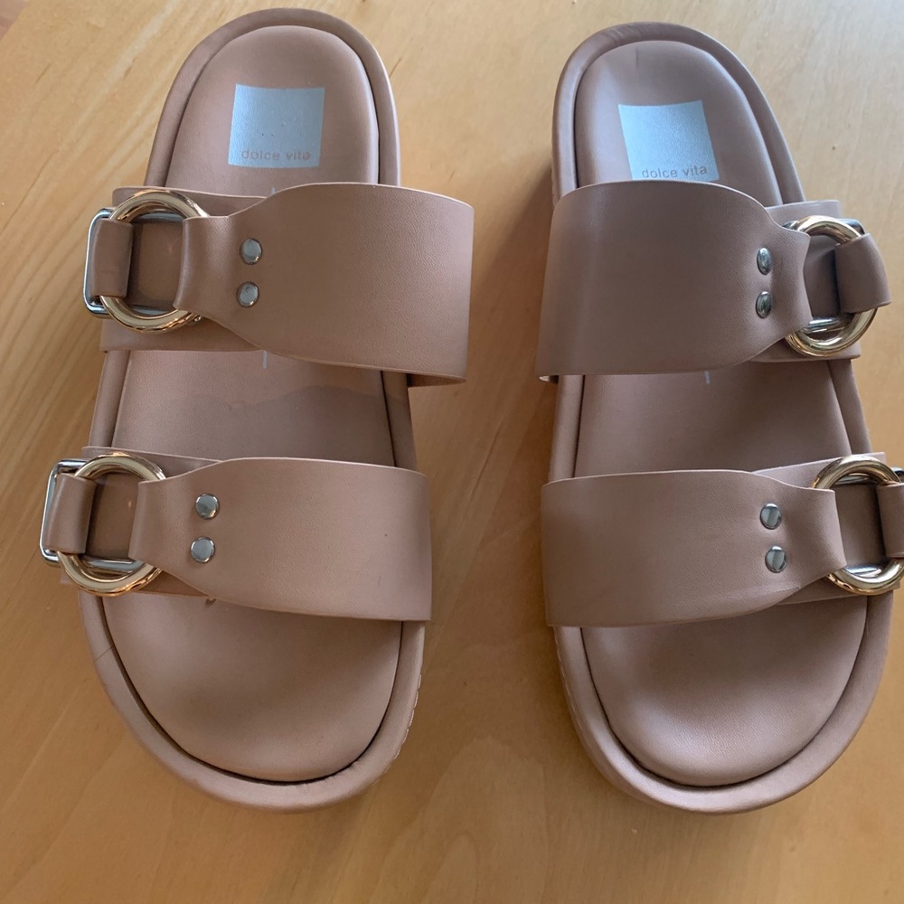 Size 8 dolce vita Sandler Brand new never worn. Beige color